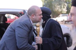 نائب محافظ الجيزة يزور مطرانية الأقباط للتهنئه بعيد الميلاد المجيد