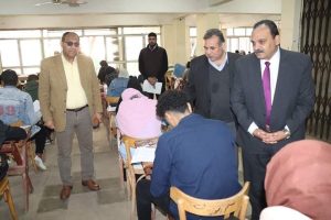 نائب رئيس جامعة بنها لشئون التعليم والطلاب يتفقد سير الإمتحانات بكلية الزراعة بمشتهر