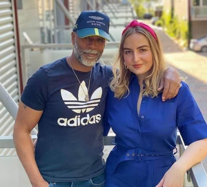 الحب يصنع المعجزات.. زواج فتاة أمريكية عشرينية من رجل يكبرها بـ33 عامًا