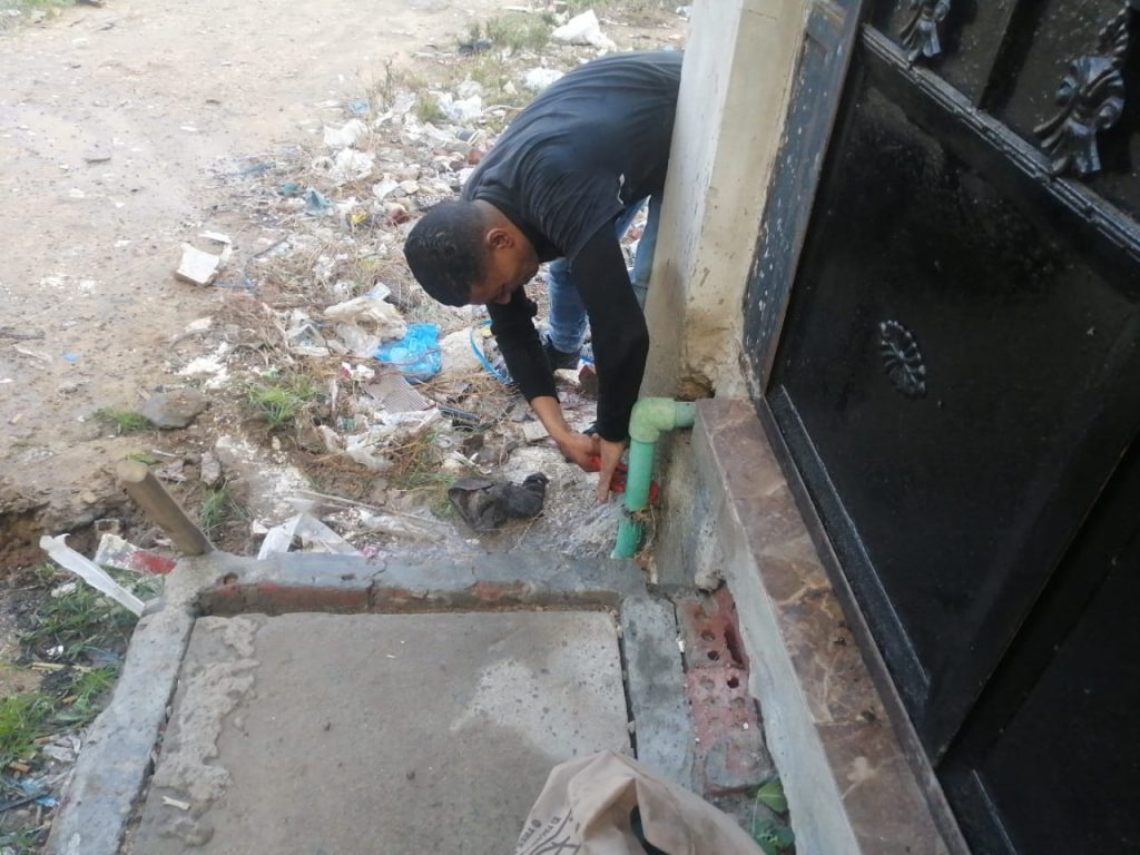 مياة الإسكندرية إزالة التعديات على شبكة مياه الشرب بالمندرة