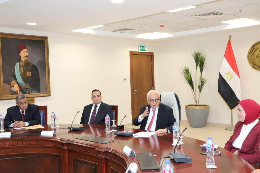 وزير التربية والتعليم يعقد اجتماعًا مع رؤساء لجان النظام والمراقبة ورؤساء لجان الإدارة على مستوى الجمهورية استعدادًا لامتحانات الثانوية العامة ٢٠٢٤