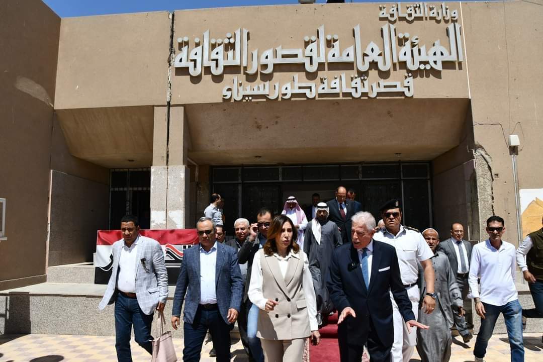 وزيرة الثقافة ومحافظ جنوب سيناء يتفقدان أعمال تطوير المسرح الصيفي بالطور