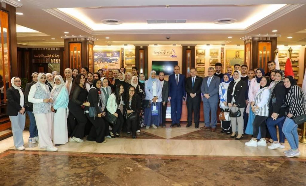 وفد من كلية الدراسات الاقتصادية والعلوم السياسية يزور الهيئة العامة لميناء الإسكندرية