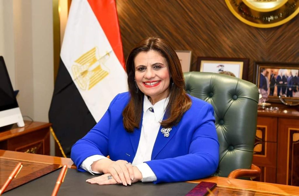 توثيق الأوراق الرسمية لعدد من الطلاب العائدين من روسيا