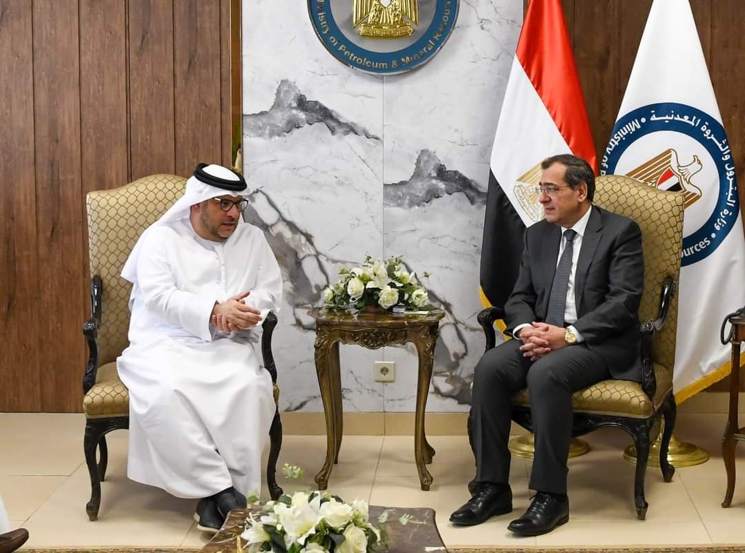 الملا والظنحانى وتبادل الرؤى والأفكار حول فرص التعاون الممكنة