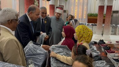 محافظ المنيا يسلم 2500 شنطة مدرسية وأدوات دراسية للطلاب الأيتام والأسر الأولى بالرعاية