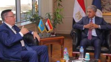 وزير السياحة يبحث مع سفير كازاخستان تعزيز العلاقات