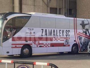 حافلة الزمالك تصل ستاد نيابو لمواجهة الشرطة الكيني