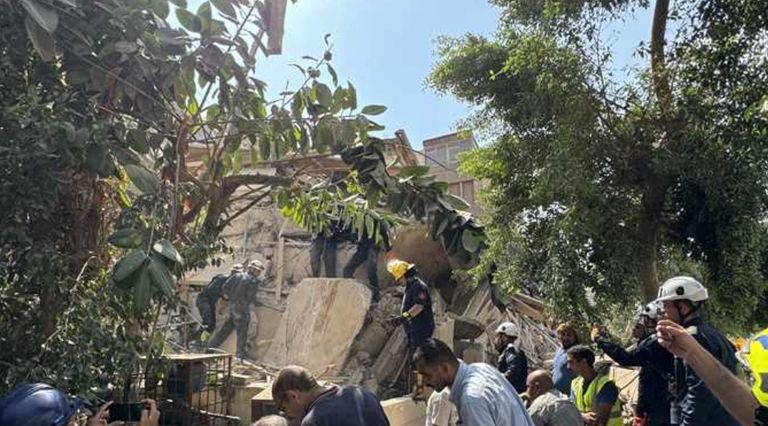 أنقاض أرض الجولف تشهد جهوداً مضنية للكلاب البوليسية