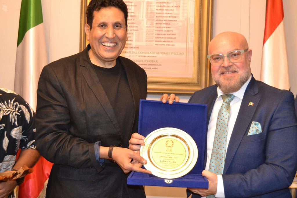 القنصلية الايطالية بالاسكندرية تكرم فنان التسعينات أحمد جوهر