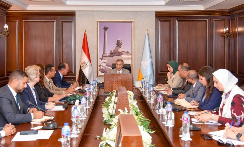 محافظ الإسكندرية يعقد اجتماعًا مع ممثلي منظمة الأمم المتحدة ليوم المدن العالمي بالثعر