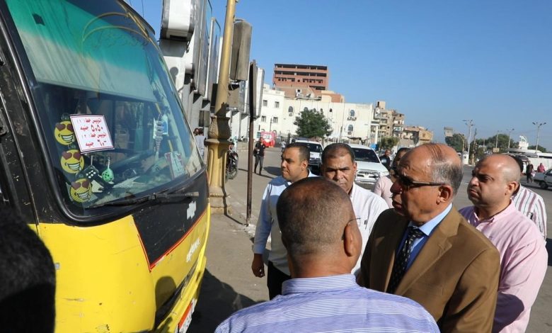 محافظ المنيا يتابع عددا من مواقف السيارات ومحطات الوقود بمدينة المنيا