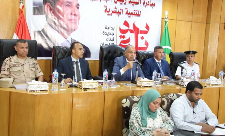 محافظ المنيا يبحث ملفات التصالح والتقنين ودعم الصناعة وجذب الاستثمارات