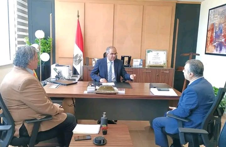 نائب وزير الإسكان يتابع موقف تقديم خدمات مياه الشرب والصرف الصحي