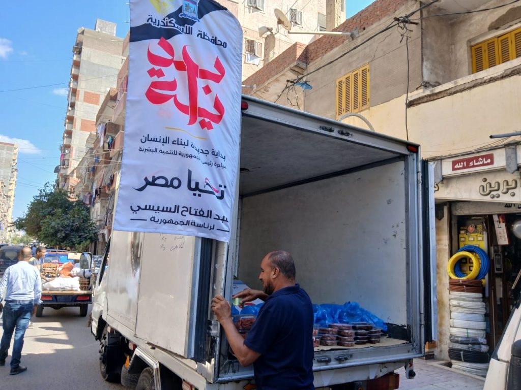 قافلة القطاع التموينى فى مبادرة بداية بنطاق حى شرق