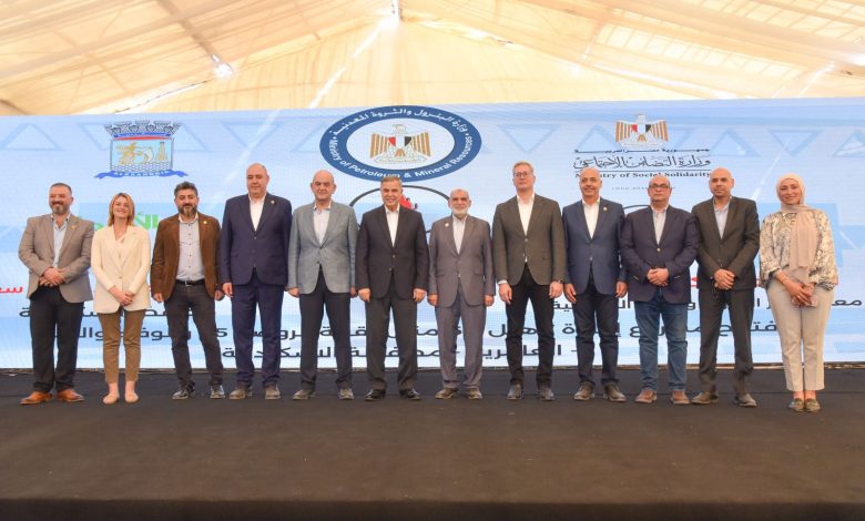 وزير البترول ومحافظ الإسكندرية يفتتحان مشروع إعادة تأهيل 60 منزل بقرية الروضة