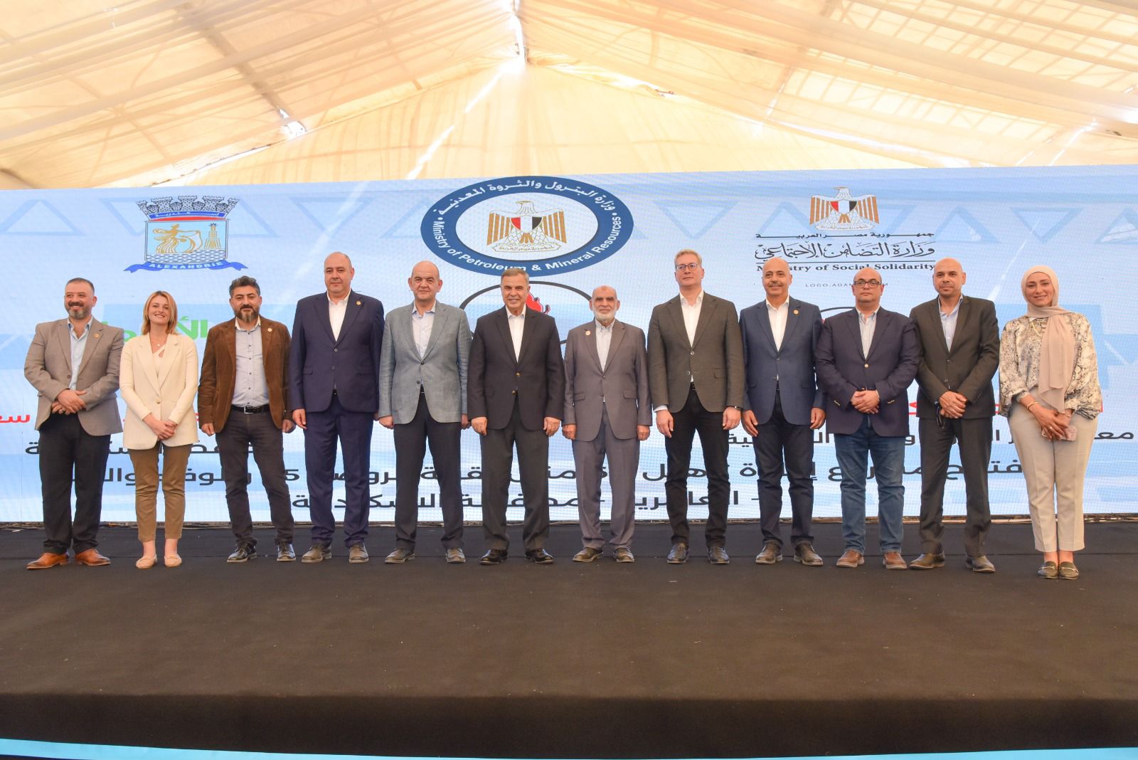 وزير البترول ومحافظ الإسكندرية يفتتحان مشروع إعادة تأهيل 60 منزل بقرية الروضة