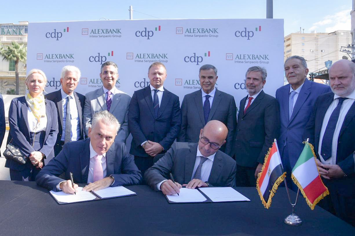 وزير التموين ومحافظ الإسكندرية يفتتحان مشروع سوق اليوم الواحد للمزارغين