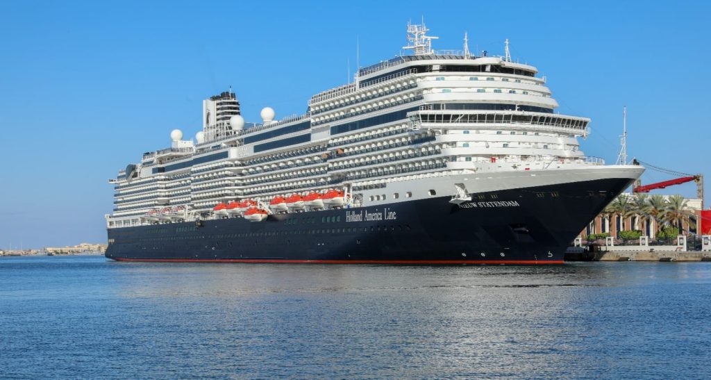 وصول السفينة السياحية Nieuw Statendam لميناء الأسكندرية