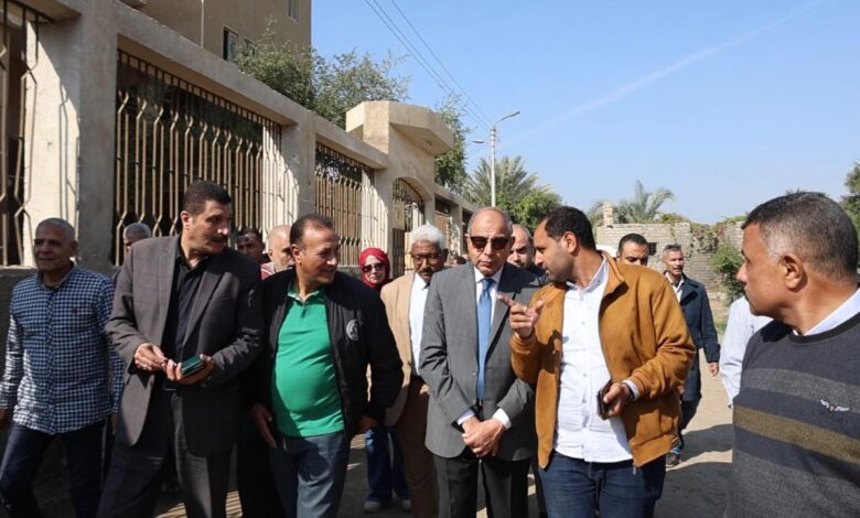 محافظ المنيا يستكمل جولاته الميدانية بتفقد مجمع خدمات" قرية زهرة"