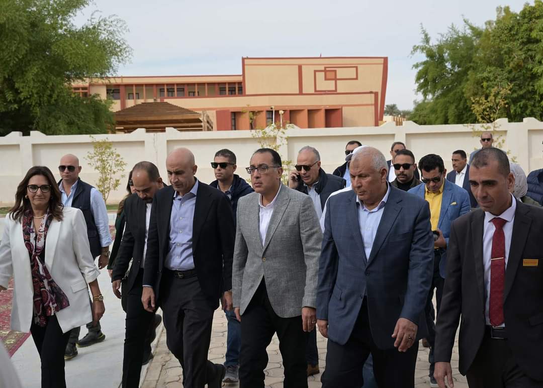 رئيس الوزراء يتفقد مدرسة WE للتكنولوجيا التطبيقية