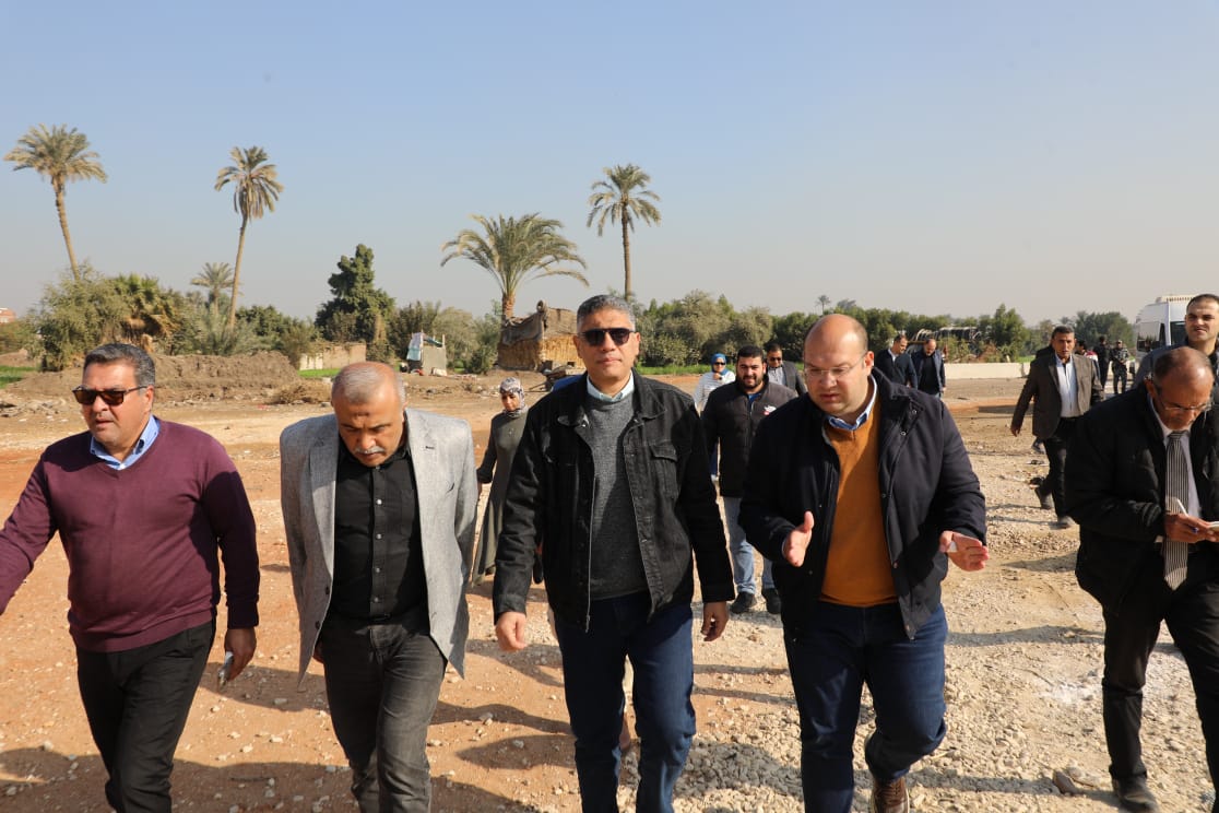 محافظ الجيزة يتفقد شبكة الطرق والمحاور بمركز ومدينة كرداسة
