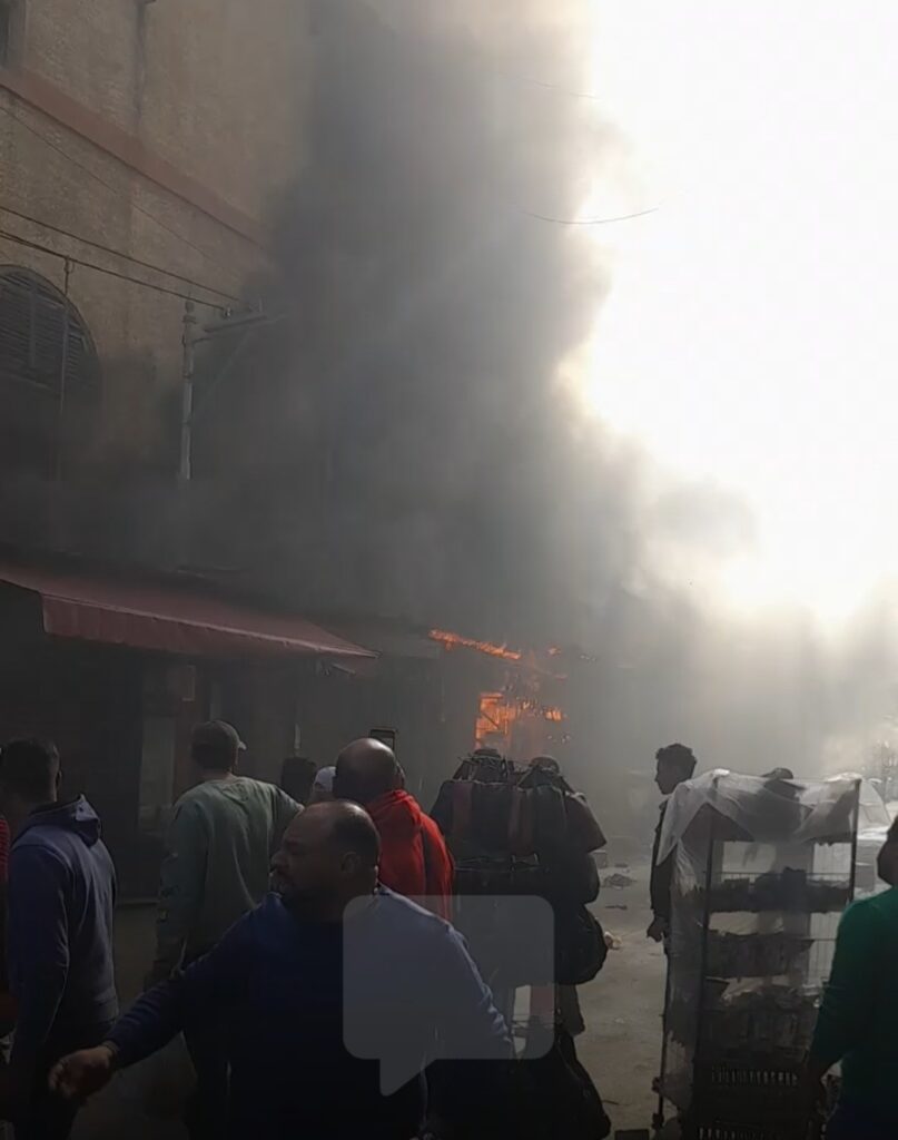 عاجل حريق هائل بالاكشاك المجاورة لإدارة غرب التعليمية بشارع السبع بنات بالإسكندرية