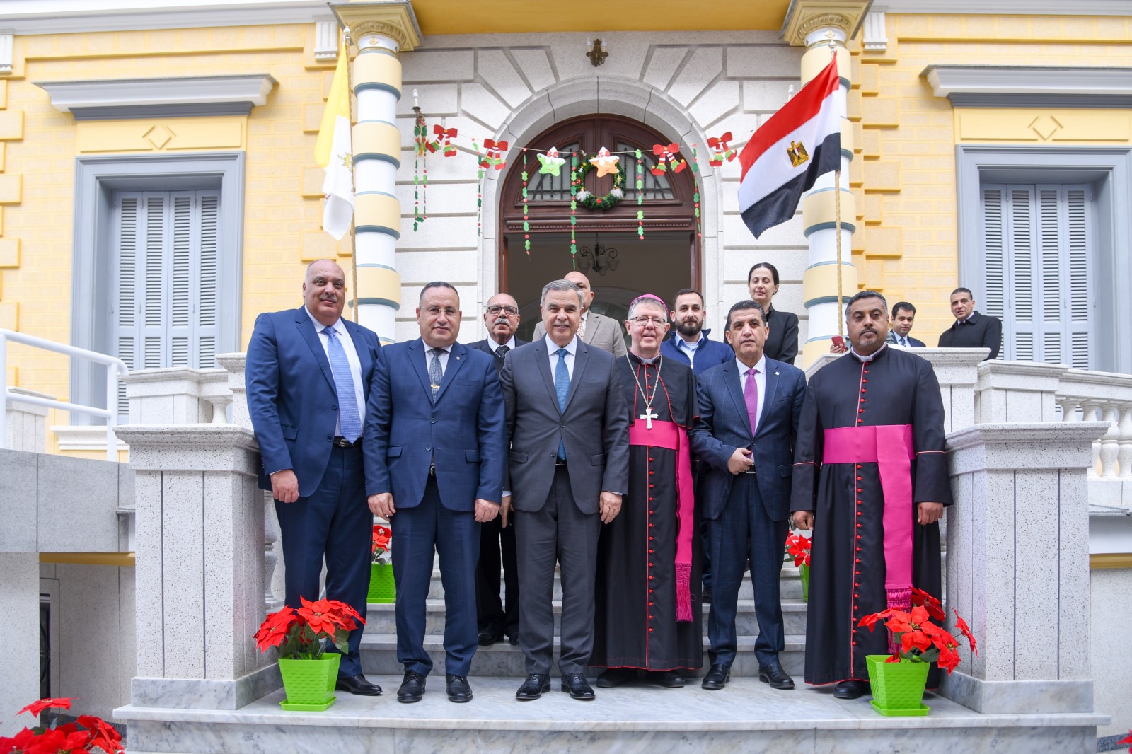 محافظ الإسكندرية يشارك الإخوة الأقباط الكاثوليك والطائفة المارونية والروم الأرثوذكس والروم الكاثوليك وطائفة اللاتين الكاثوليك احتفالاتهم بعيد