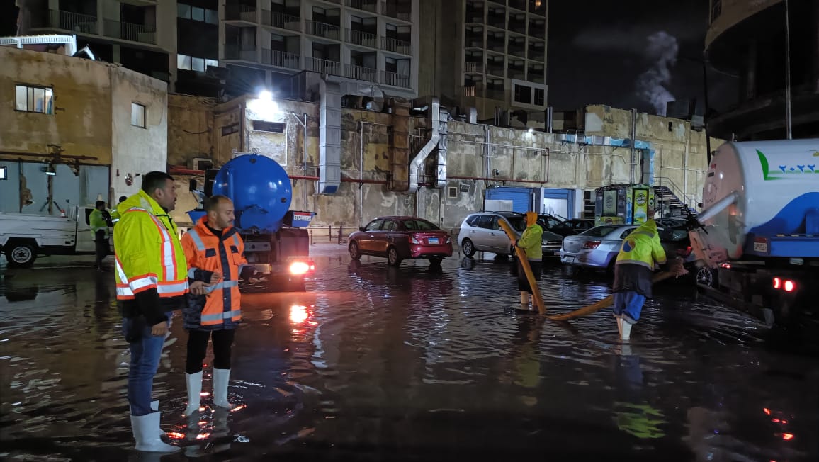 محافظ الإسكندرية يوجّه بالمتابعة اللحظية لتبعيات موجه الأمطار