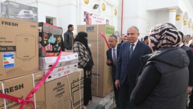محافظ المنيا يسلم أجهزة لـ 20 عروسا مقدمة من مؤسسة "مصر الخير" ويؤكد : التكافل سمة من سمات رقى المجتمعات