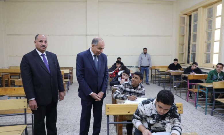 محافظ المنيا يتفقد لجان امتحانات الشهادة الإعدادية