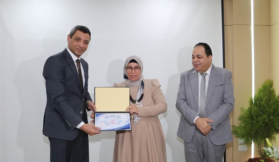 محافظة السويس تحتفل بإعلان حي عتاقة خاليًا من الأمية