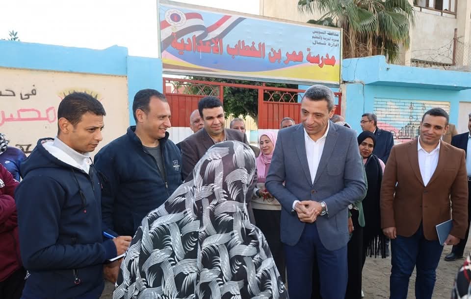 محافظ السويس يتابع امتحانات الشهادة الإعدادية بالمدارس.