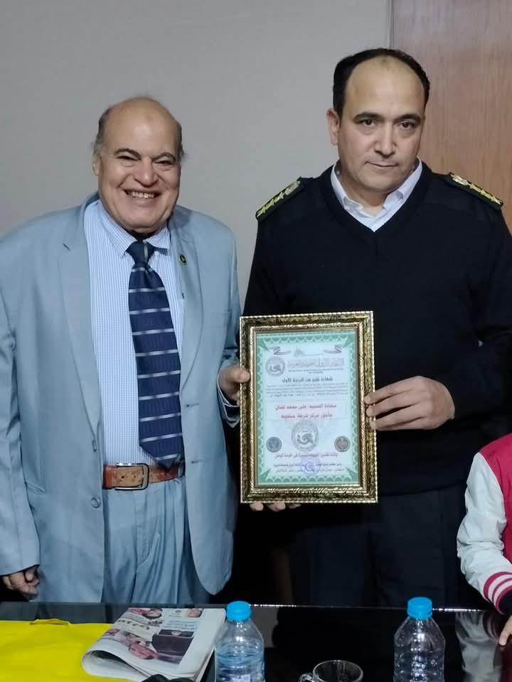 وفد من حزب الجبهة الوطنية والحملة الوطنية والاعلام الوطني لتهنئة رجال الشرطة بعيدهم