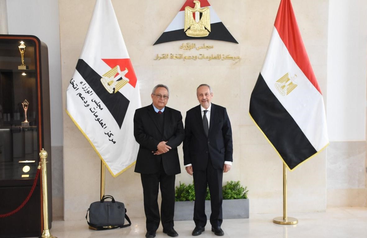 الدكتور أحمد زايد: يجب وضع إطار أخلاقي وقانوني للذكاء الاصطناعي لحماية حقوق الأفراد