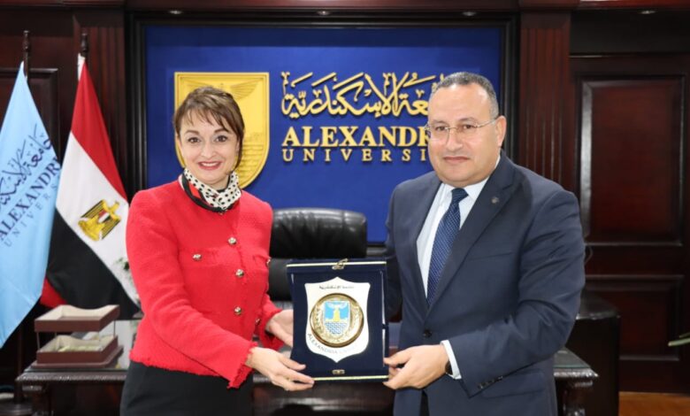 رئيس جامعة الإسكندرية يستقبل سفيرة دولة رومانيا بالقاهرة