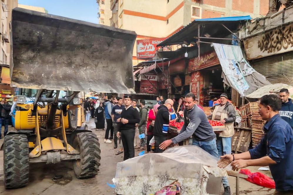 محافظ الإسكندرية تكثيف حملات إزالة الإشغالات والتعديات بأحياء الثغر