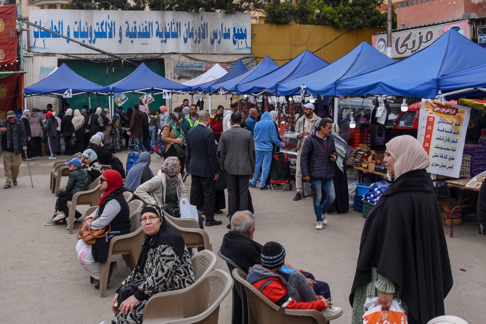 محافظ الإسكندرية يتفقد سوق اليوم الواحد للمزراعين