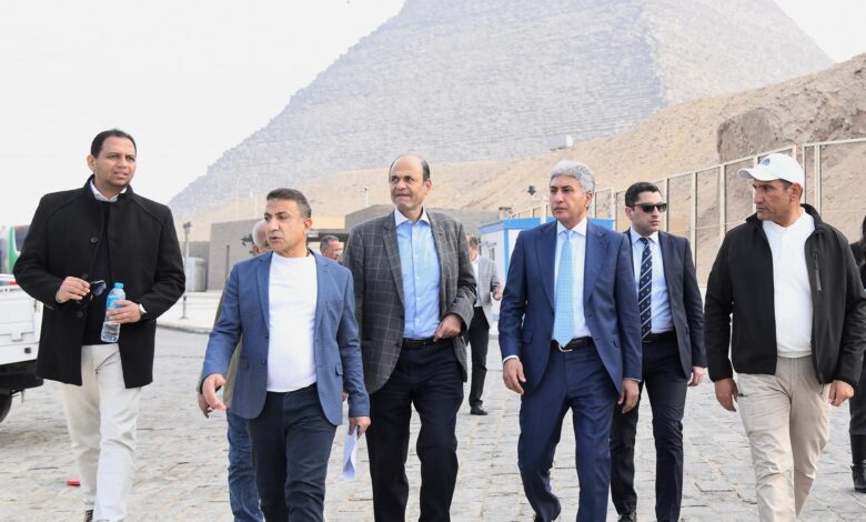 وزير السياحة والآثار يتفقد آخر مستجدات الأعمال بمشروع تطوير الخدمات بمنطقة أهرامات الجيزة