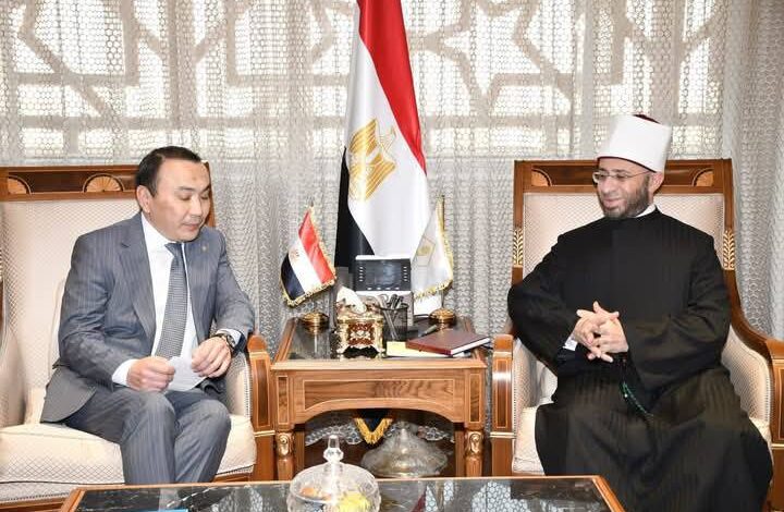 وزير الأوقاف يستقبل سفير كازاخستان لبحث تعزيز التعاون الديني والثقافي بين البلدين