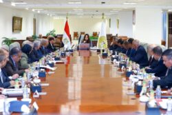 إجتماع وزيرة التنمية وسكرتيري عموم المحافظات لإطلاق عدد من القوافل الإنسانية