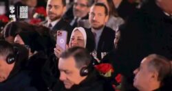 لقطة مؤثرة لزوجة الأسطورة محمود الخطيب خلال حفل ستاد الأهلي