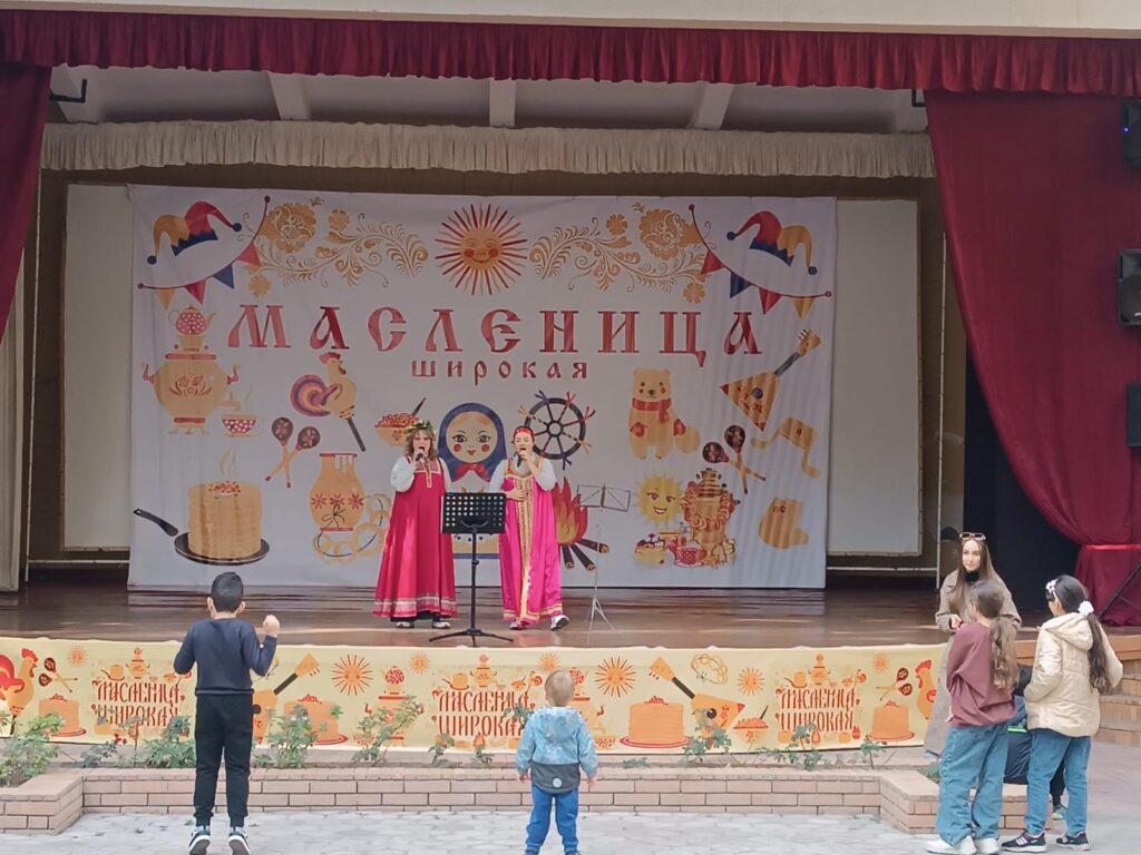 البيت الروسى و الأحتفال بعيد الماسلينيتسا الروسي عيد الربيع