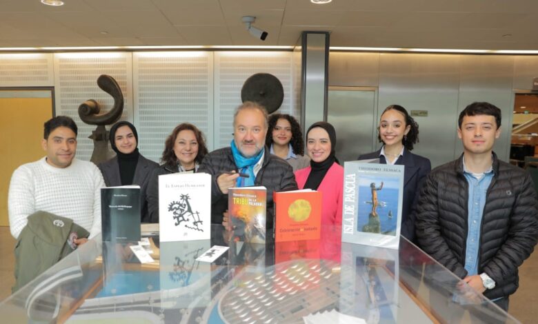 الشاعر التشيلي ثيودورو إلساكا في زيارة لمكتبة الإسكندرية