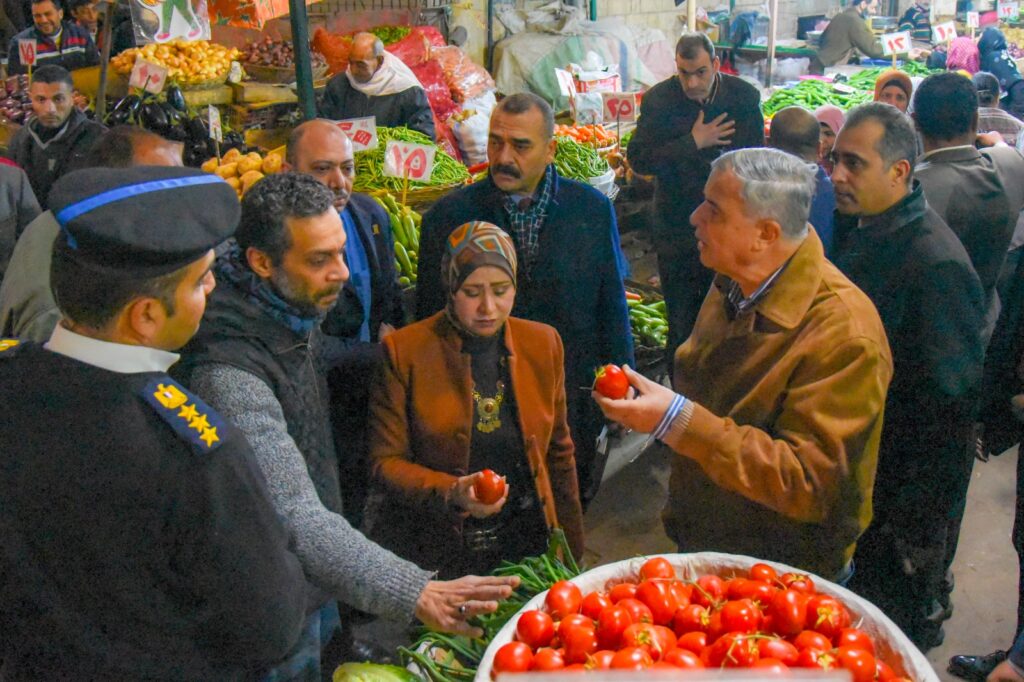 محافظ الإسكندرية يتفقد سوق باكوس