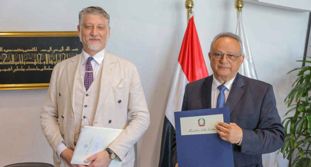 وزير الثقافة الإيطالي ومدير مكتبة الإسكندرية يفتتحان معرض إيطاليي مصر