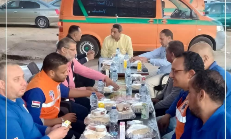 محافظ السويس فى إفطار رمضانى مع رجال الإسعاف