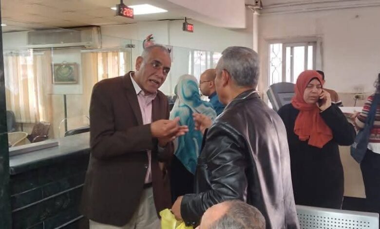 رئيس حى شرق يستمر بمتابعه سير العمل بالمراكز التكنولوجية لخدمه المواطنين 