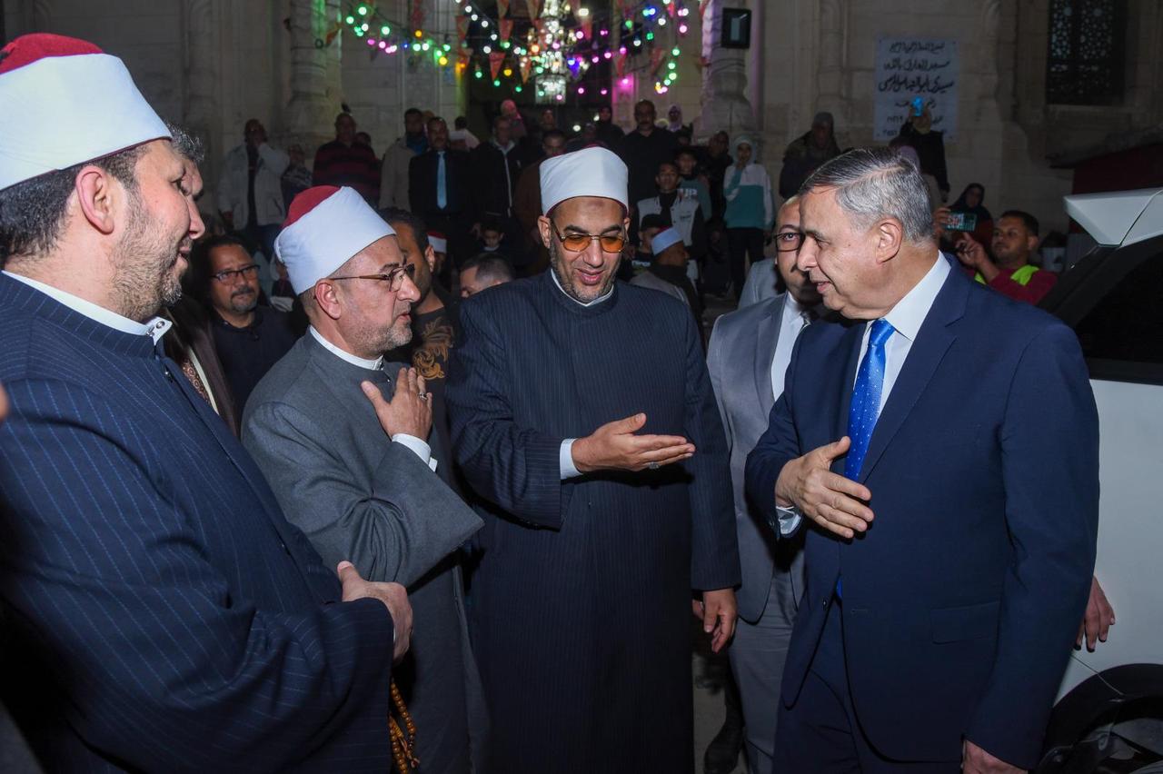محافظ الإسكندرية يشهد إحتفالية "ليلة القدر" بمسجد سيدي أبي العباس المرسي