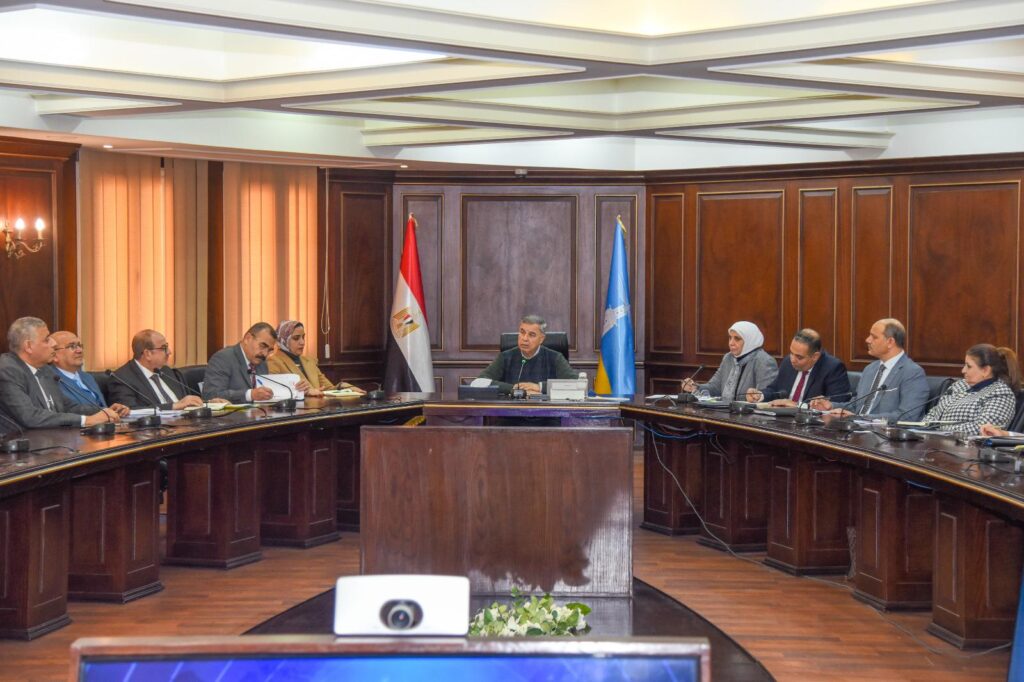 محافظ الإسكندرية يترأس اجتماعًا تنسيقيًا لوضع خطة استعدادات موسم صيف 2025
